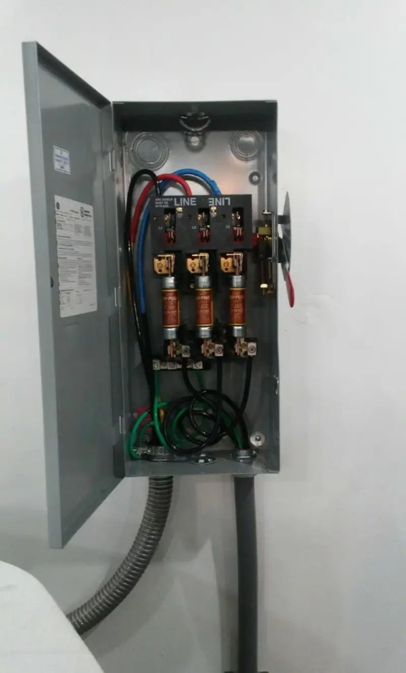 Three-phase disconnect switch installed for Smoke Detector Installation in Peralta